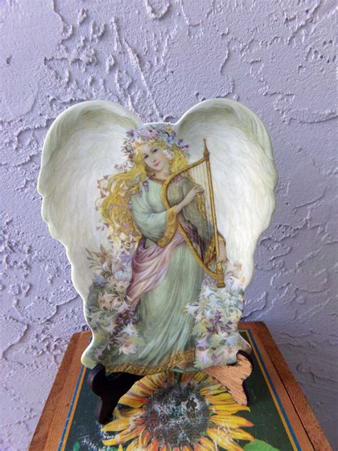 Angel Of Hope 3-D Plate Bradford Exchange First Issue Messages From Heaven 1996. . Bradford exchange angel plates